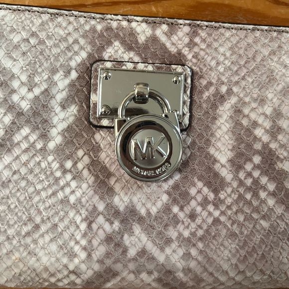 Michael Kors zip around snake print wallet - Picture 2 of 3